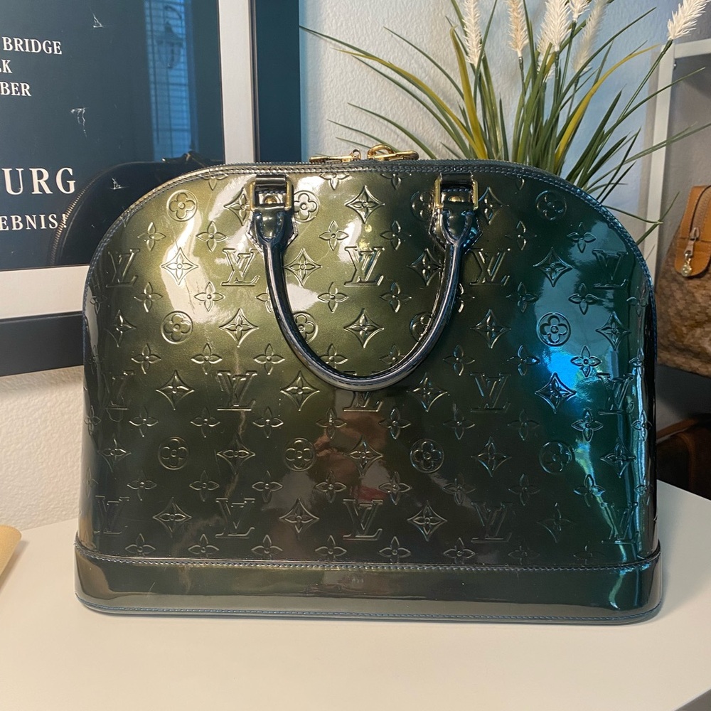 Louis Vuitton GM Alma Vernis in Bleu Nuit COA - Picture 13 of 16
